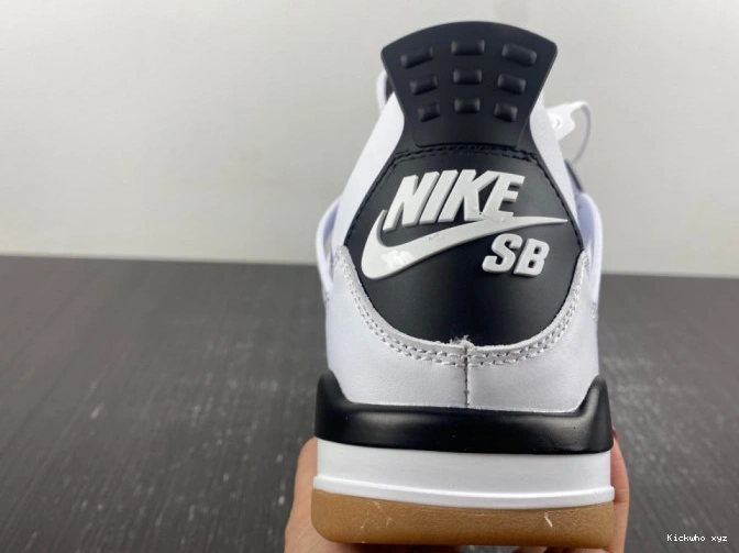 Nike 4 Jordan x Air DR5415-100 SB 0630
